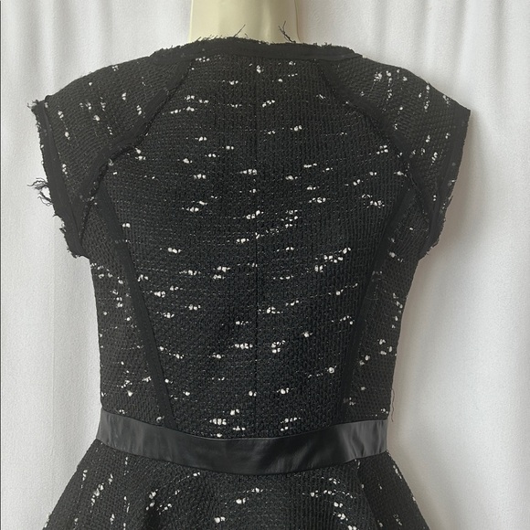 Milly Black/White Wool Tweed Fabric Sleeveless Peplum Blouse Top **Size 2** 🌺🌺 - Picture 3 of 7
